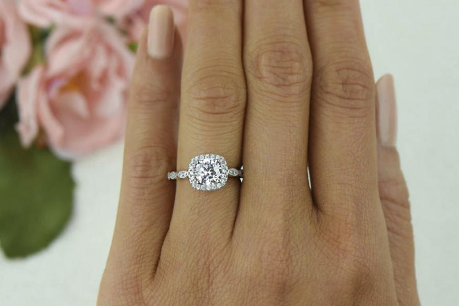 زفاف - 1.25 ctw Vintage Inspired Engagement Ring, Halo Wedding Ring, Man Made Diamond Simulant, Art Deco Ring, Promise Ring, Sterling Silver