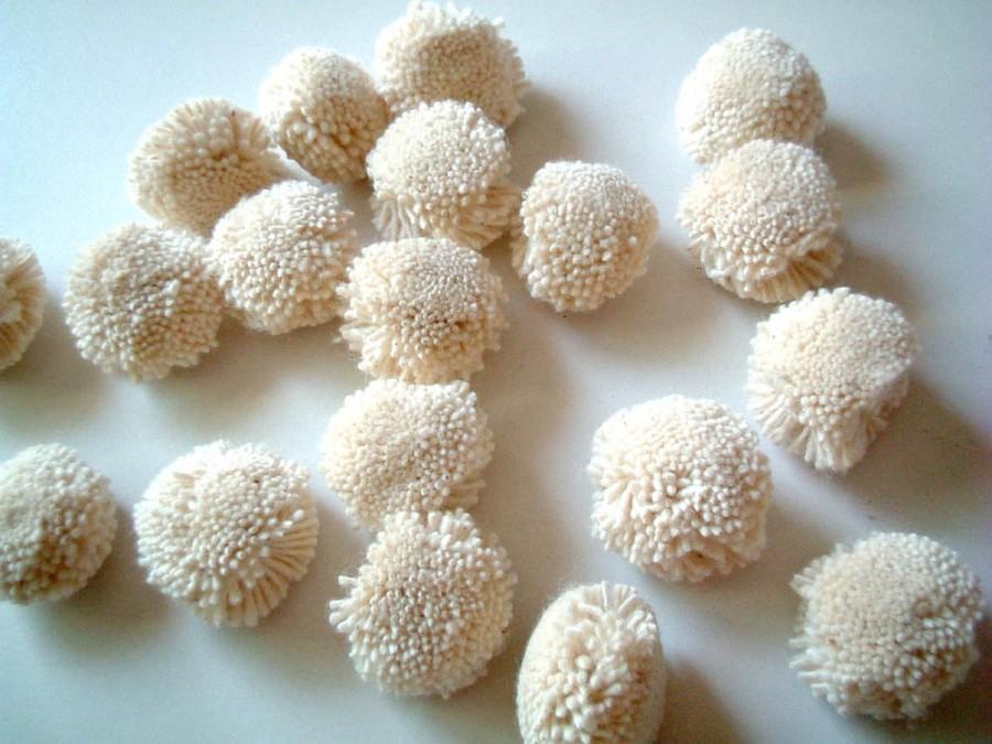 Hochzeit - White pom pom, yarn ball, cotton, yarn pompom, wedding, pompom, flower poms, eco, kid, bride, undyed, 50 pom pom, SALE, discounted, handmade
