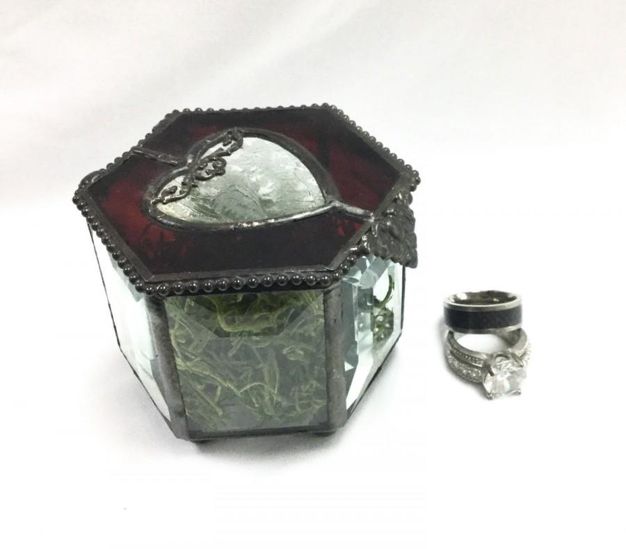 Mariage - Victorian Hexagon Beveled Glass Jewlery Box with Heart on the Lid, Ring Bearer Pillow Alternative, Ring Bearer Box