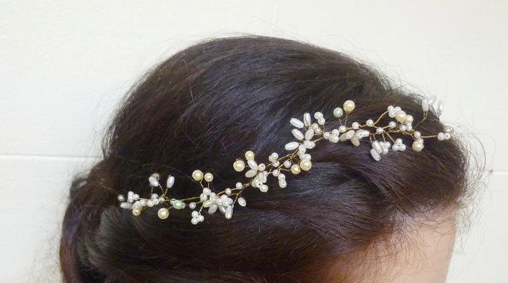 Hochzeit - Bridal tiara, Wedding tiara, Boho bride, Hair Vine, Flower Halo, Rustic wedding, spring wedding, pearl hair vine, Flower hairvine tiara