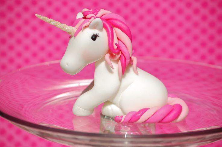Hochzeit - Unicorn Giant Cupcake — Children's Birthday Cakes