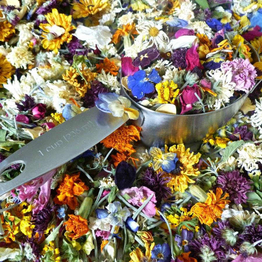 Mariage - Flower Petals, Wedding Confetti, Dried Flowers, Leaves, Table Decor, Petal Confetti, Sachet, Wedding Decorations, Tossing Petals, 20 US cups