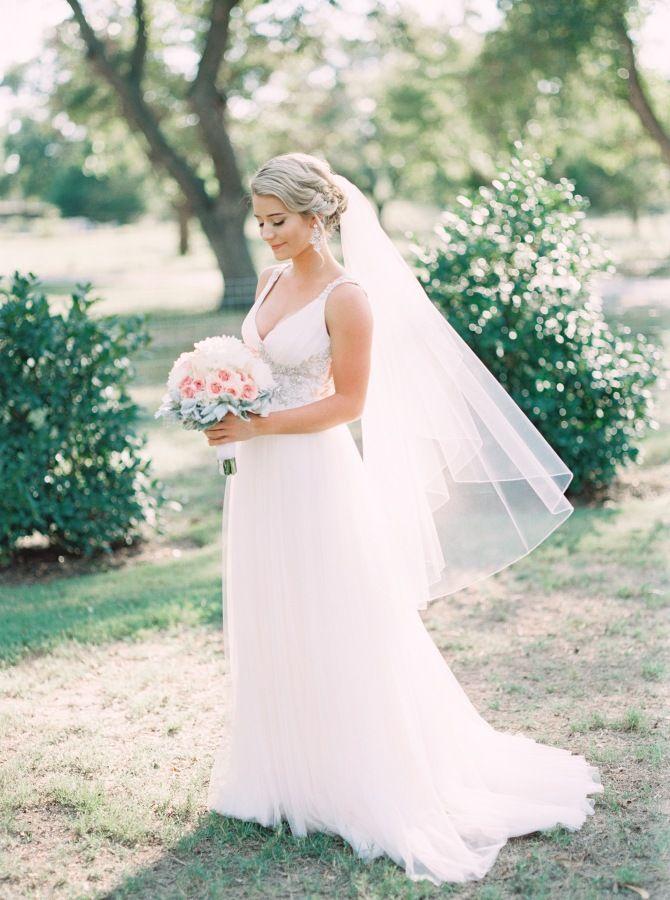 Hochzeit - This Texas Wedding Proves You Don't Need A Big Budget For A Gorgeous Day
