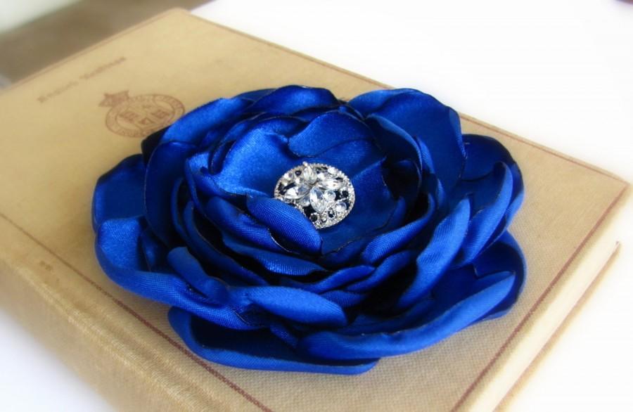 Свадьба - Royal Blue Flower Hair Clip. Pin. Headpiece. Bridesmaid Hair Clip. Brooch. Corsage. Hair Accessory. Flower Brooch. Satin Flower. MD