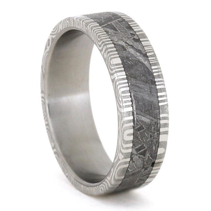 زفاف - Damascus Ring with Meteorite Inlay over Stainless Steel Sleeve, Personalized Custom Band