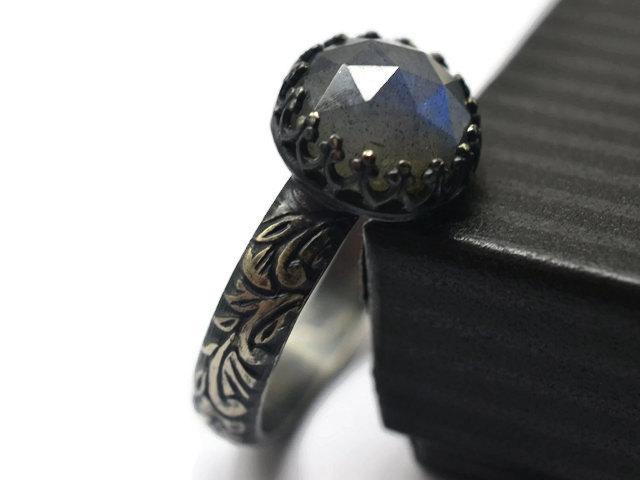 زفاف - 10mm Labradorite Ring, Antiqued Silver Renaissance Ring, Natural Gemstone Jewelry, Engraved Ring, Customized Gemstone Ring, Personalize Ring
