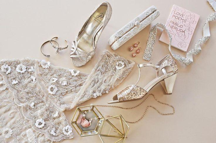 Свадьба - BHLDN Weddings On Instagram: “How Are You Ringing In The New Year? We’re Planning An Intimate Party At Home With Endless Champagne Cocktails And Lots Of Sparkle! (link…”