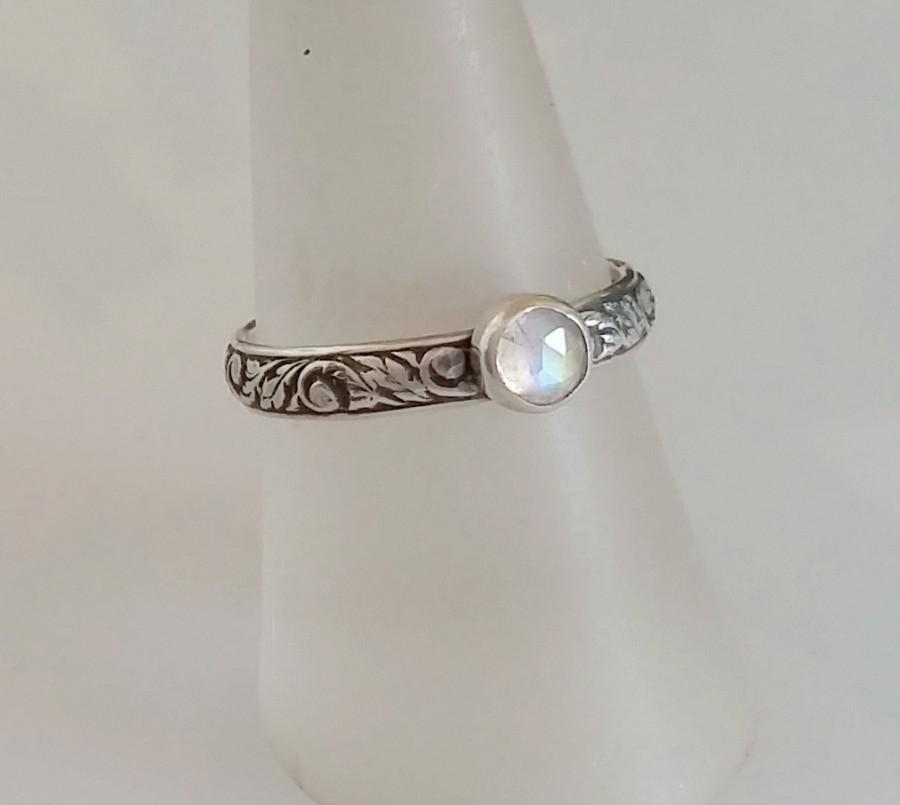 Hochzeit - Rainbow Moonstone Ring, Engagement Promise Ring, 5 mm, Gift for Her Wife, Wedding Ring, Blue Flash Moonstone, Purity Ring, Mothers Ring June