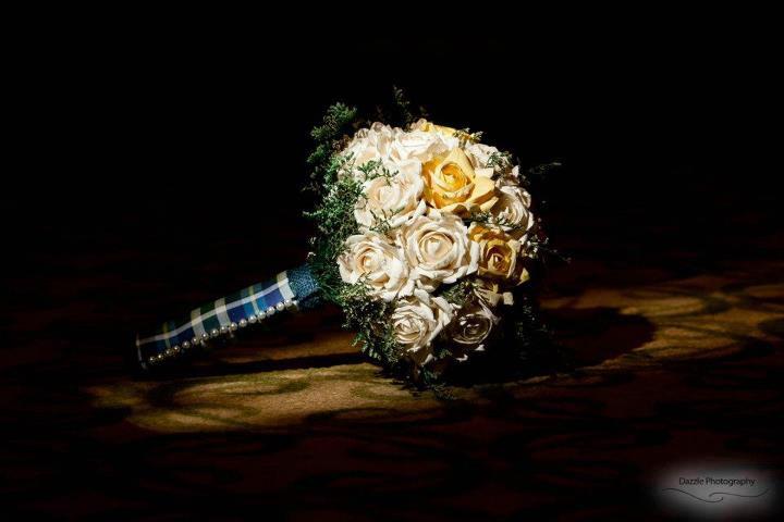 Hochzeit - Custom color paper flower bridal bouquet