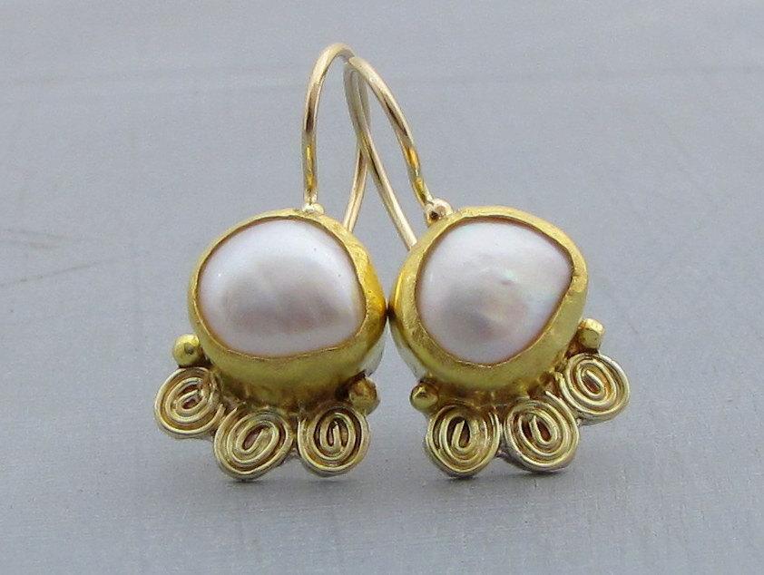 Hochzeit - Pearls Gold Earrings - 22k Gold Earrings - Wedding Earrings - Bridal Pearls Earrings