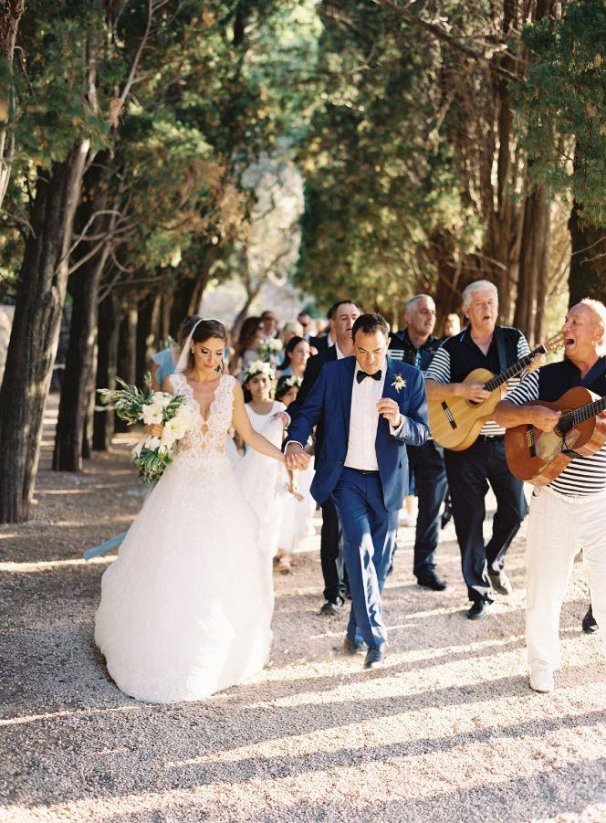 Свадьба - Elegant Outdoor Wedding On The Adriatic Coast - Once Wed