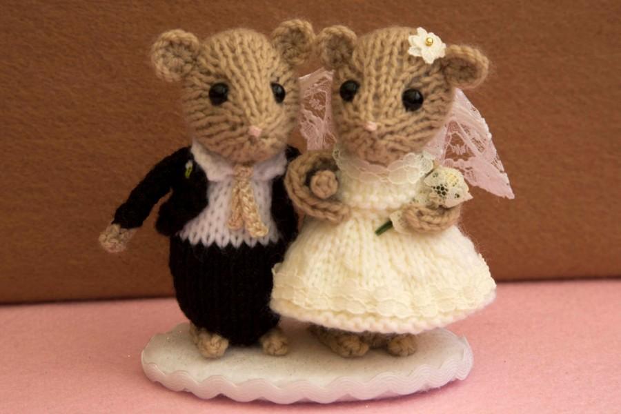 Hochzeit - Bride and Groom dormouse, wedding mice, wedding cake topper, cheese tower topper, wedding, , knitted mice, hand knitted