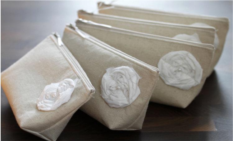 Свадьба - Rustic Linen Bridesmaid Clutches, Customizable Clutches, Bridesmaid Gift Ideas, Bridesmaid Gift Idea, Wedding Clutches- Matching Set of 4