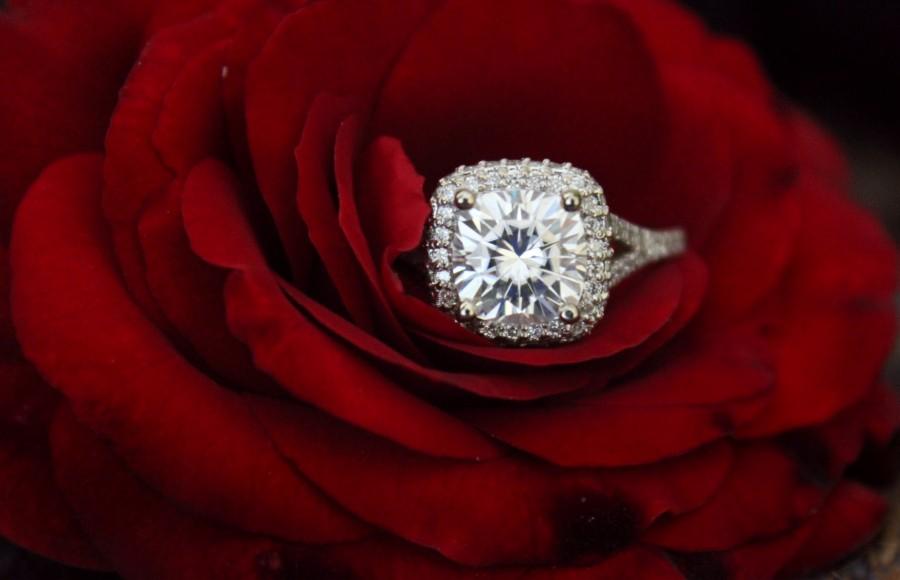 زفاف - 2 Carat Forever One Moissanite & Diamond Halo Engagement Ring