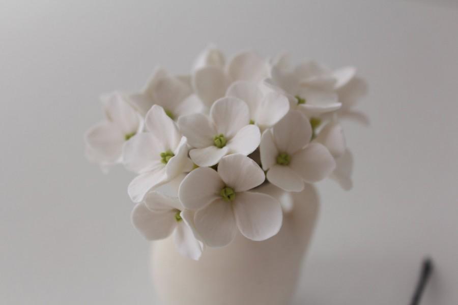 زفاف - Hair bobby pin polymer clay flowers. Set of 6.  White  hydrangea - 3 with 2 flowers and 3 with 4 flowers