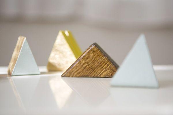 Hochzeit - DIY Triangle Table Number Holders