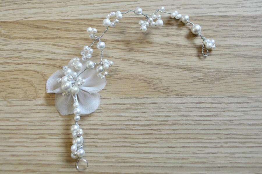 Hochzeit - Bridal flower and pearl headpiece hair vine