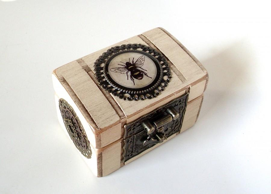Mariage - Engagement Ring Box - Honey Bee - Queen Bee - Cottage Chic Rustic Ring Bearer Box - Bee Keeper