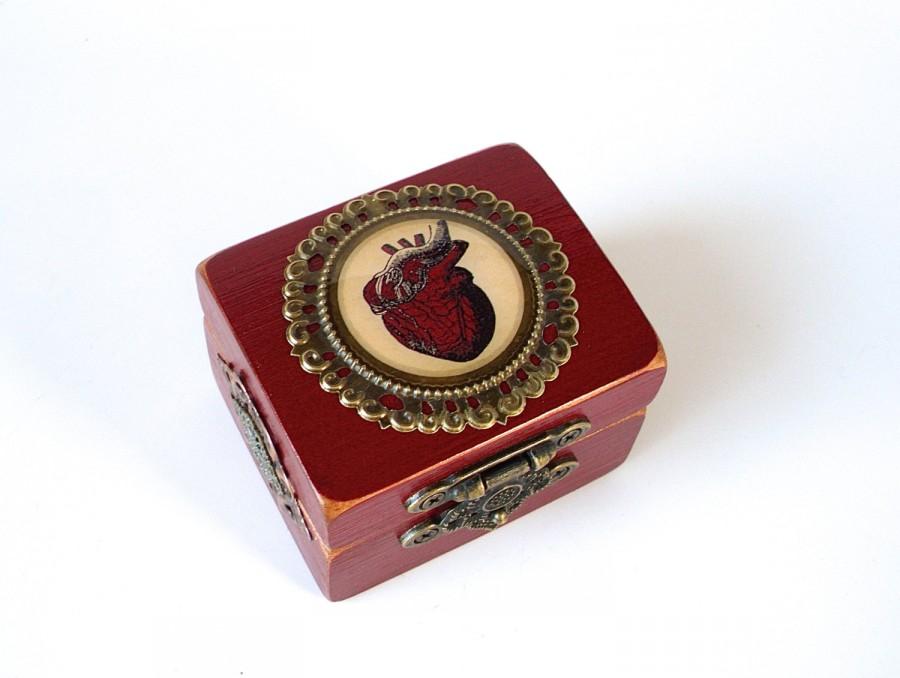 زفاف - Anatomical Heart Engagement Ring Box in Dark Red - Ring Bearer Box - Goth Wedding
