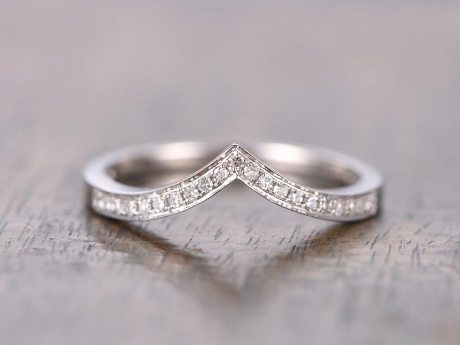 Mariage - 14K White Gold V Wedding Band Chevron Wedding Band,V Wedding Band,Curved Wedding Ring Micro Pave Diamond Ring V Ring