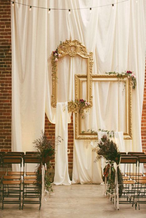 Hochzeit - 10 Ways To Use Frames On Your Wedding Day