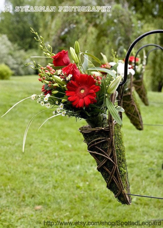زفاف - Moss Covered Twine Wedding Pew Basket