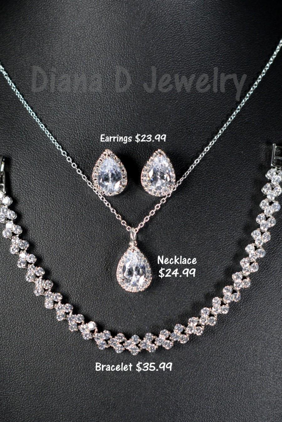 Mariage - Bridesmaid gifts ,Wedding Jewelry Bridesmaid Jewelry Bridal Necklace Bridesmaid Necklace Clear White swarovski Crystal drop Necklace