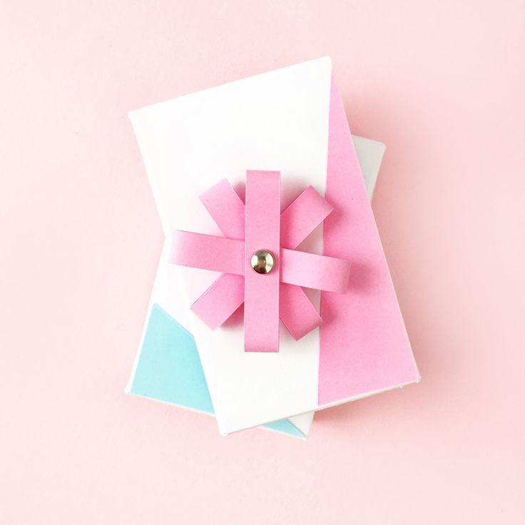 Hochzeit - Easy DIY Paper Flower Toppers