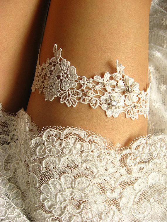 Mariage - bridal garter, wedding garter, off white lace garter, bride garter, beaded bridal garter, vintage garter, rhinestone garter