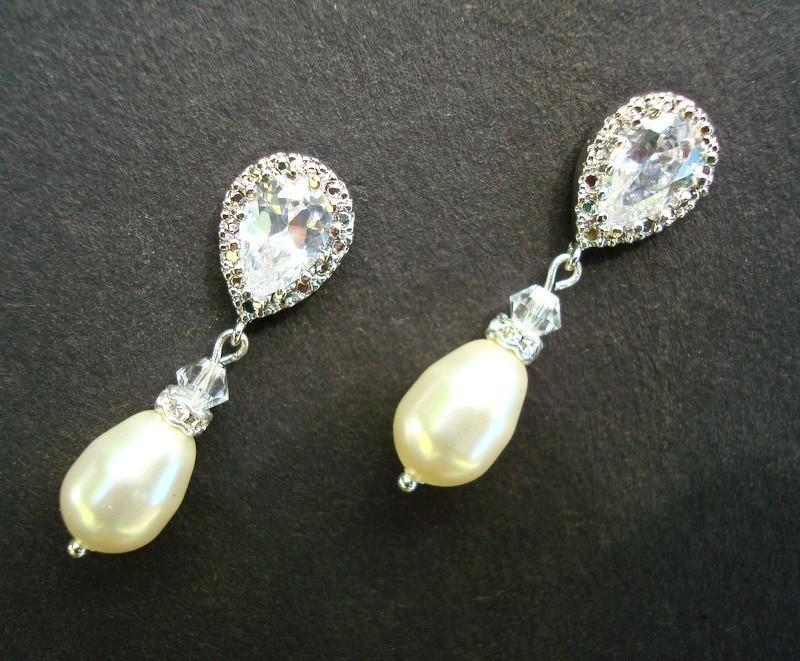 Hochzeit - Bridal Pearl Earrings, Bridal Rhinestone Earrings, Ivory Swarovski Pearls, Cubic Zirconia Earrings,  Rhinestone Pearl Earrings, Stud, AUDREY