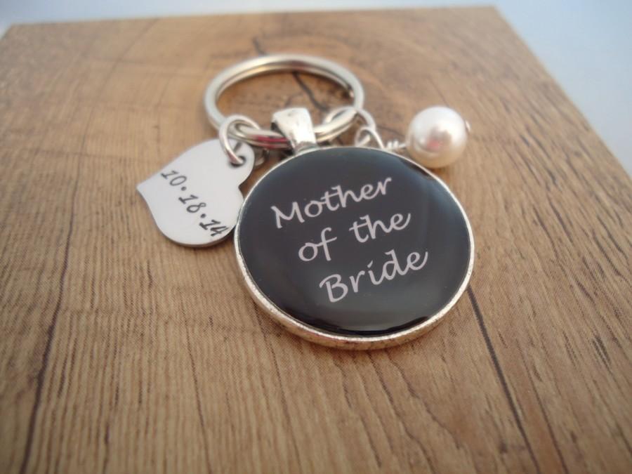 Hochzeit - Mother of the Bride Keychain Charm - Personalized Gift - Wedding Gift - Date or Name Charm with Sworvoski Crystal or Pearl
