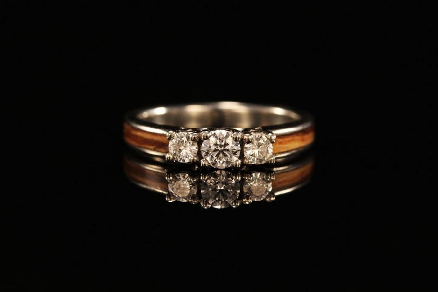 زفاف - Olive Wood 3 StoneEngagement Ring