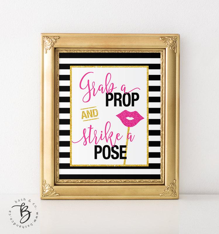 Mariage - Black white striped, Grab a Prop and Strike a Pose Photo Booth - Bridal Shower, Baby Shower, Bachelorette, Wedding, Birthday Printable Sign