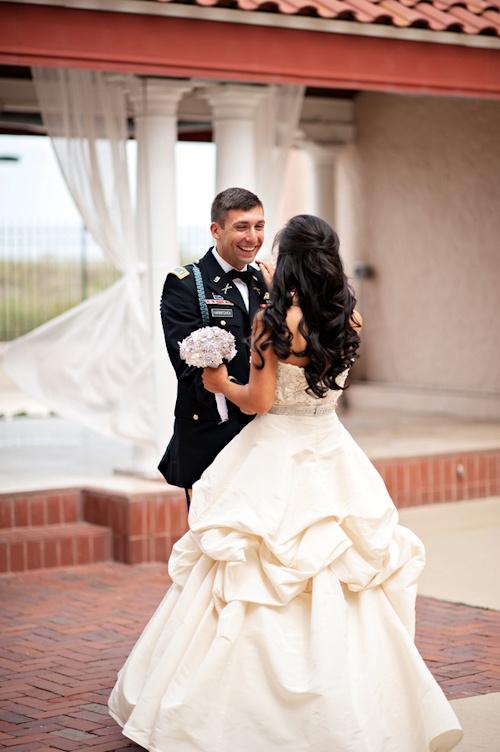 Hochzeit - Stylish Military Wedding From Kristen Weaver