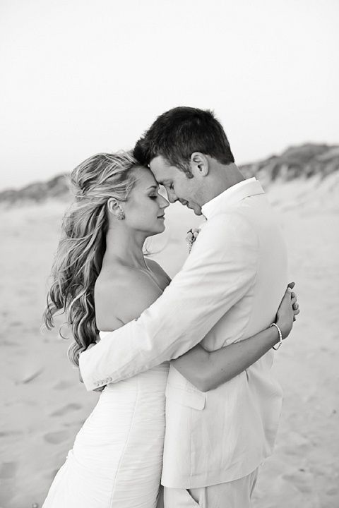 Hochzeit - Beach Chic Wedding  Photography: Catherine Mac...