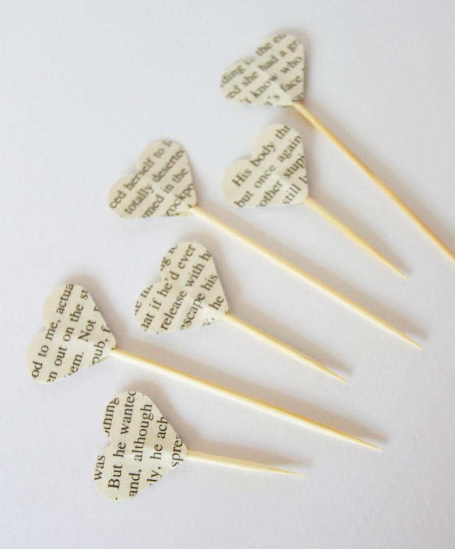 Mariage - Jane Austen book paper, handmade heart confetti cupcake toppers, Recycled book cake toppers, Wedding cupcake toppers, Made in the UK