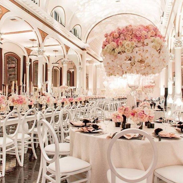 Mariage - Belle The Magazine On Instagram: “This Wedding Set Up defines Luxury! Via @luxe_linen  Venue: @vibianaevents 