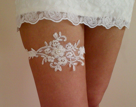 Mariage - Ivory Wedding garter bridal garter lace ivory handmade with sewing sequins beads pearl lace bridal garter garters free shipping