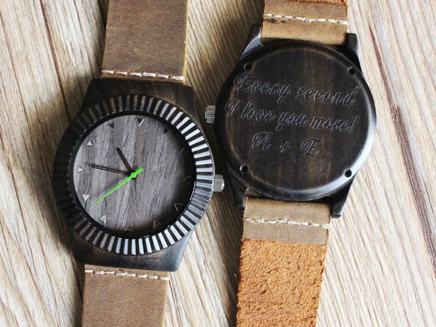 Mariage - Mens Watch Wooden Personalized Anniversary Gift for Boyfriend Custom Anniversary Gift for Men Groomsman Gift Anniversary Gift for Husband