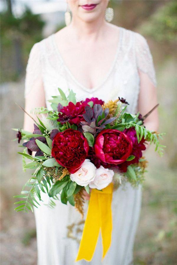 Mariage - 35 Amazing Winter Wedding Bouquets You’ll Love