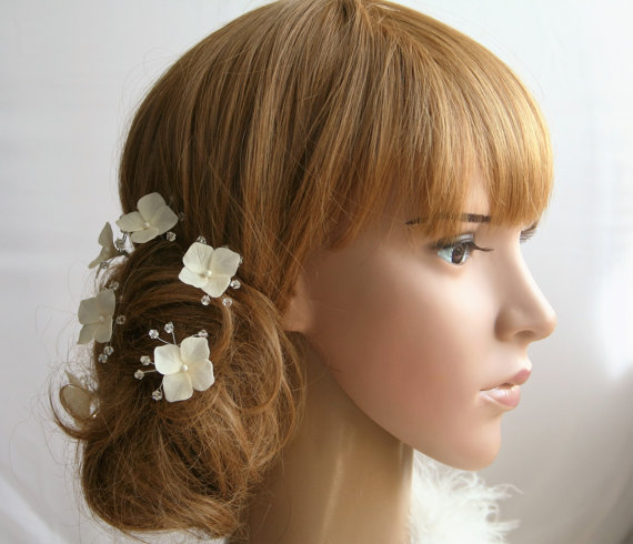 Hochzeit - Hydrangea Bridal Hair Pins set Bridal flower hair pin Wedding hair pins Crystals hair pin Bridal hair flower