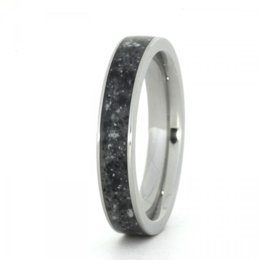 زفاف - Gray Concrete Ring, Inlaid in a Titanium Ring used by Men and Woman as wedding bands
