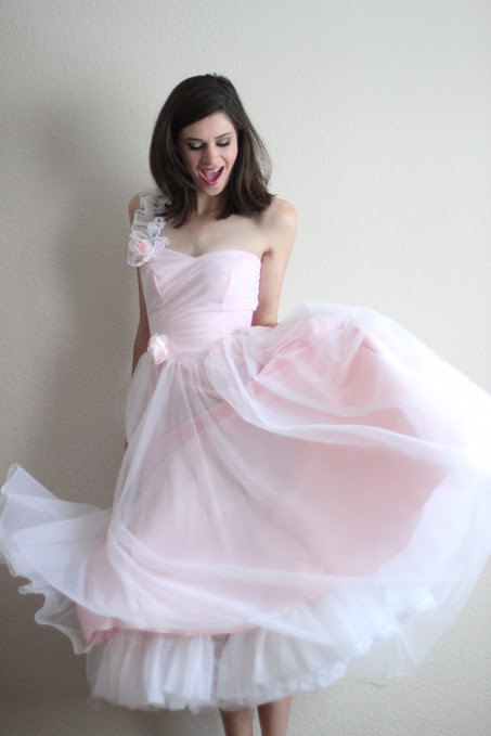 Mariage - 70s does 50s Vintage Pink One Shoulder Evening Gown. Ballerina Sweetheart Prom Dress. Blush Fairy Satin & Chiffon Tea Length Wedding. XXS