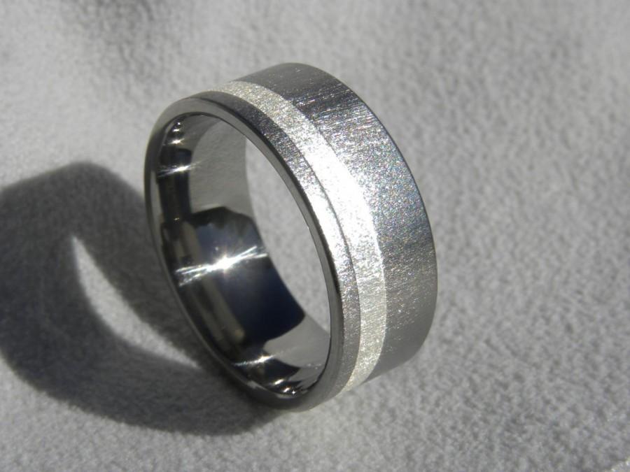 زفاف - Titanium Ring or Wedding Band with Offset Sterling Silver Stripe