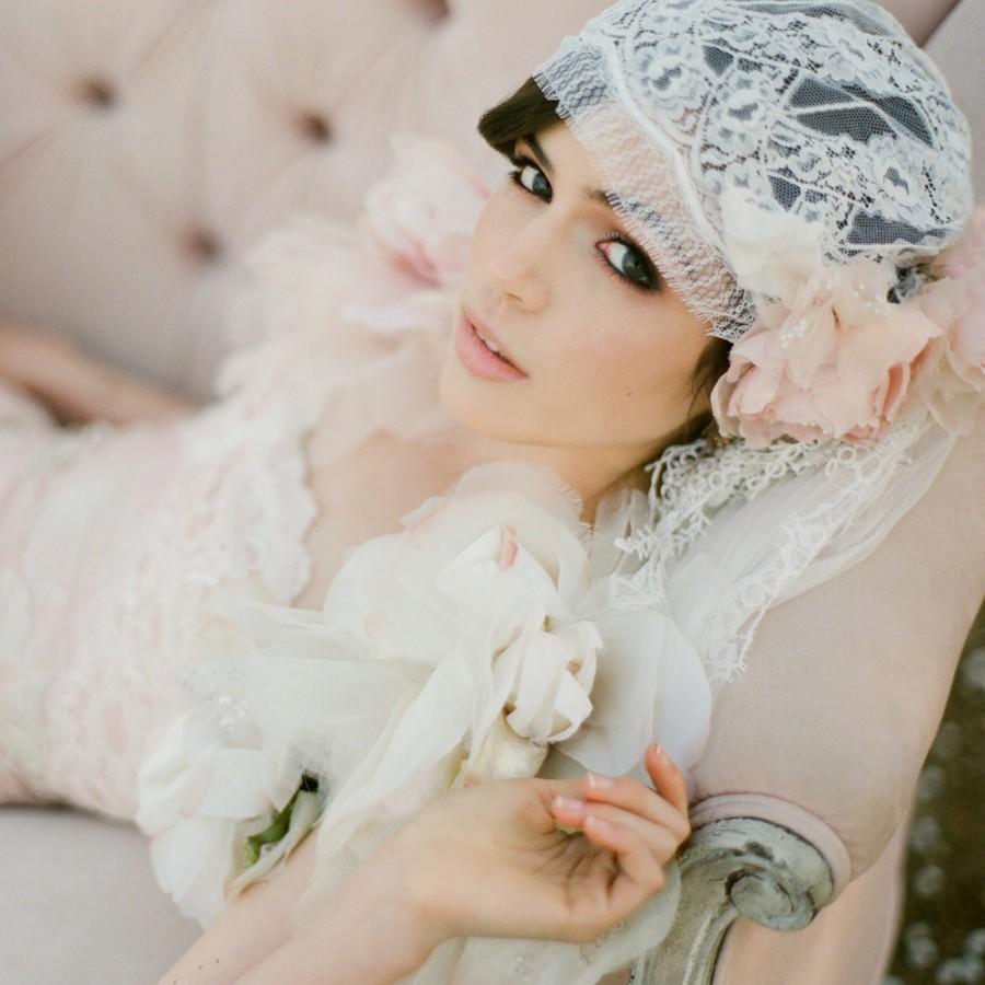 Mariage - Juliet Bridal Cap, bridal veil, wedding hair piece, silk veil, Chantilly Lace - style 740