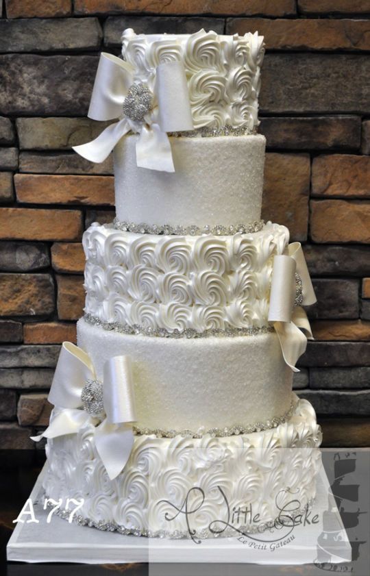 Hochzeit - 5 Tiered Buttercream Iced Wedding Cake