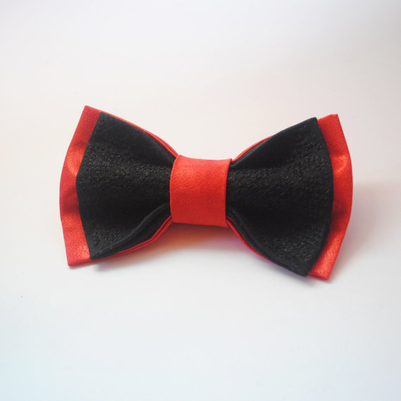 Mariage - Red&black satin bow tie Hand embroidered bowtie Wedding bowties Classic red and black bowtie Nœud papillon noir et rouge Satin Groom'ss ties