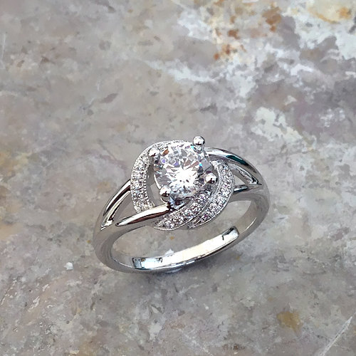 زفاف - Round Shape Twsited Diamond Engagement Ring 14k White Gold or Yellow Gold Art Deco Diamond Ring