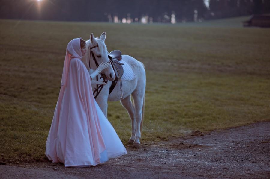 Mariage - Cinderella wedding Hooded Cape, romantic cloak, renaissance hooded cloak, romantic wedding, fairy tale wedding, wedding Cape, princess bride