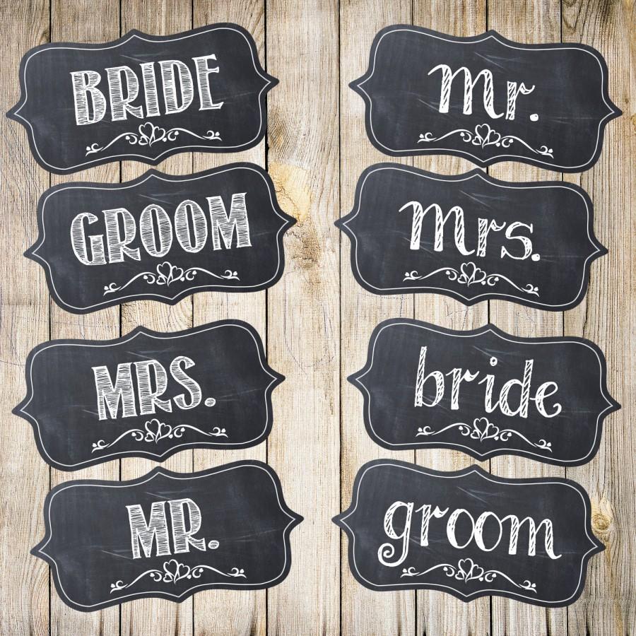 Hochzeit - Chalkboard Style Mr & Mrs / Bride Groom Wedding Sign Engagement Photo Prop Engagement Party Decoration